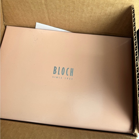 NEVER WORN Bloch Character Split-Sole Size 9 - Picture 2 of 5